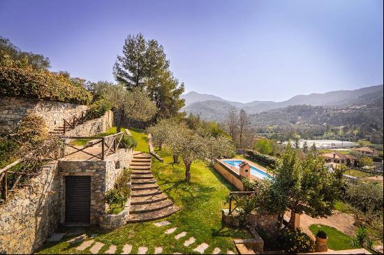 Elegant villa with swimming pool in Garlenda