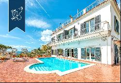 Prestigious villa with a pool for sale by the gulf of Pozzuoli