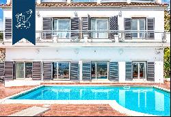 Prestigious villa with a pool for sale by the gulf of Pozzuoli