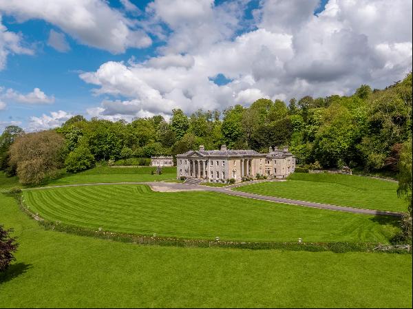 One of the finest privately owned country houses in the South of England.A magnificent Gr