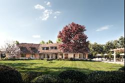 Elegant &amp; luxurious property close to Geneva