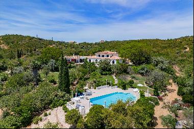 Magnificent 6-bedroom villa in Tavira, Algarve.