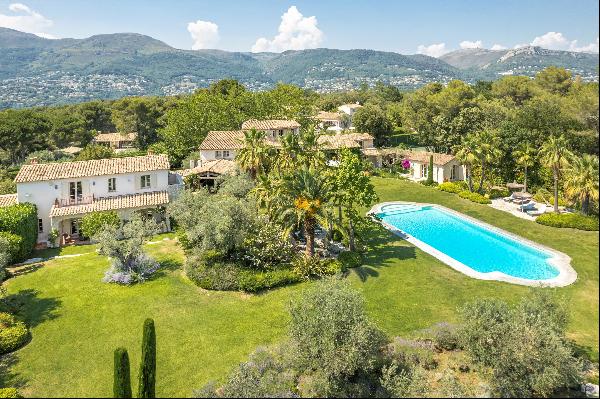 A beautiful stone Bastide for sale in Les Hauts de Saint Paul with generous gardens and ma