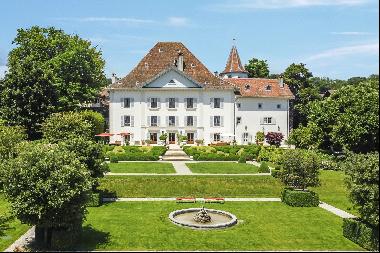 Majestic castle with panoramic views on the lake, near Nyon  