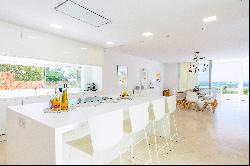 Newly built 7-bedroom modern villa in Cap Martinet for sale