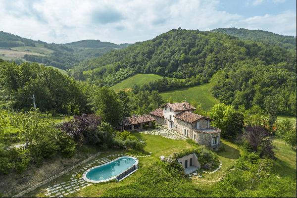 Elegant retreat south of Milan with panoramic views
