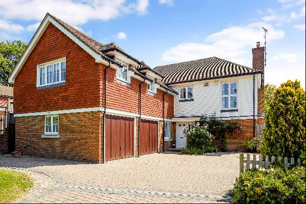 A fantastic four bedroom, detached family home situated in the popular village of Kemsing.