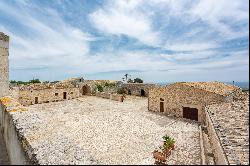 Renovated ancient hamlet with a sea view of the Iblei hills