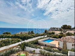 Coastal Haven: Mediterranean-Style Villa in Balcon al Mar, Javea, Jávea 03738