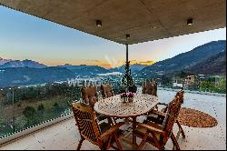 Prestigious villa with swimming pool & view of Lake Lugano in Lugano-Bosco Luganese for s