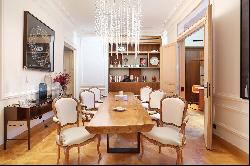 Paris 8th District – A magnificent 10-room private mansion