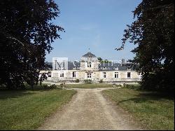 For Sale magnificent 17th century Chateau in Charente-Maritime