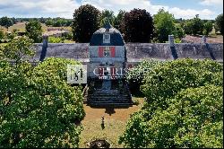 For Sale magnificent 17th century Chateau in Charente-Maritime