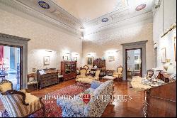 LUXURY PROPERTY FOR SALE TWO STEPS FROM PIAZZA DELLA SIGNORIA, FLORENCE