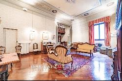 LUXURY PROPERTY FOR SALE TWO STEPS FROM PIAZZA DELLA SIGNORIA, FLORENCE