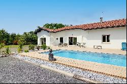 SAUBRIGUES - A BEAUTIFUL VILLA WITH A SWIMMING POOL BIG LAND