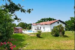 SAUBRIGUES - A BEAUTIFUL VILLA WITH A SWIMMING POOL BIG LAND