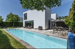Excellent villa of contemporary design in a quiet area of Carnaxide on the outskirts of L