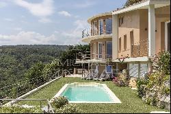 Bastide combines the charm of the old with modernity