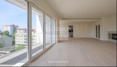Luxury 3 bedroom apartment with balcony, for sale, in Porto, Portugal