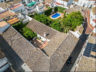 Exclusive property in the historic center of Umbrete.