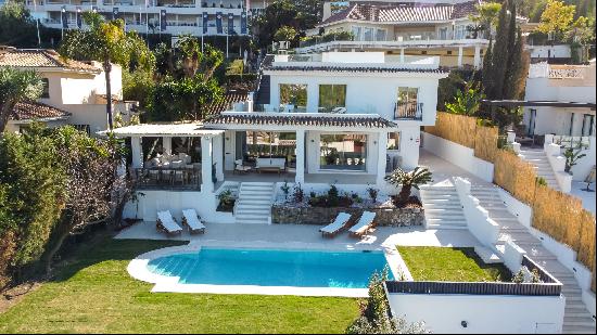 Spacious and modern villa in Las Brisas Golf, Nueva Andalucia