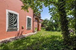 Eighteenth-century villa with agricultural outbuildings in the Oltrepo Pavese