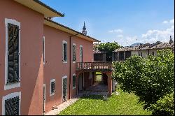 Eighteenth-century villa with agricultural outbuildings in the Oltrepò Pavese