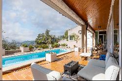 Stunning residence with panoramic views: a perfect combination.