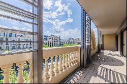 Exclusive apartment in Paseo de Gracia, with balcony and views.