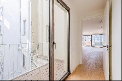 Exclusive apartment in Paseo de Gracia, with balcony and views.