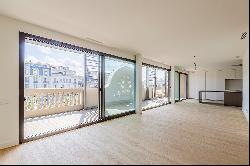 Exclusive apartment in Paseo de Gracia, with balcony and views.