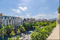 Exclusive apartment in Paseo de Gracia, with balcony and views.
