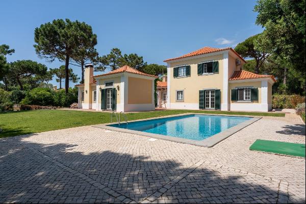Charming 6-bedroom house with swimming pool at Quinta da Marinha, Cascais.
