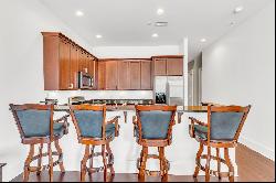 Enthralling Condo at Piatt Place