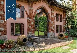 High-end and finely renovated historical villa on the border with Monza's park and Villa R