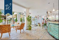 Prestigious hotel for sale in a residential area of Forte dei Marmi