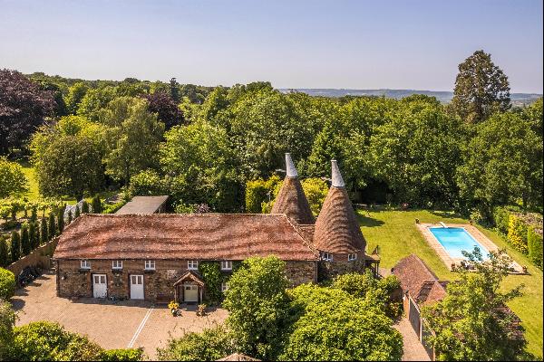 A wonderfully private detached Oast house with excellent family accommodation set in beaut