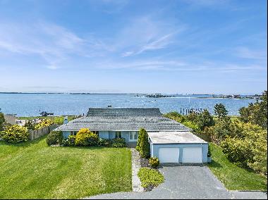 Discover the perfect summer beach house in Hampton Bays in the Old Harbor Colony! This hom