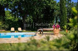 Renaissance hamlet with pool close to Perugia