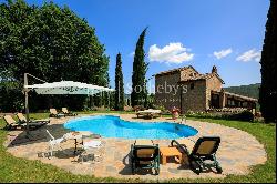 Renaissance hamlet with pool close to Perugia