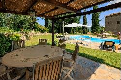 Renaissance hamlet with pool close to Perugia