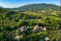 Renaissance hamlet with pool close to Perugia