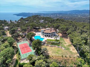 Excellent property with sea views in Llafranc