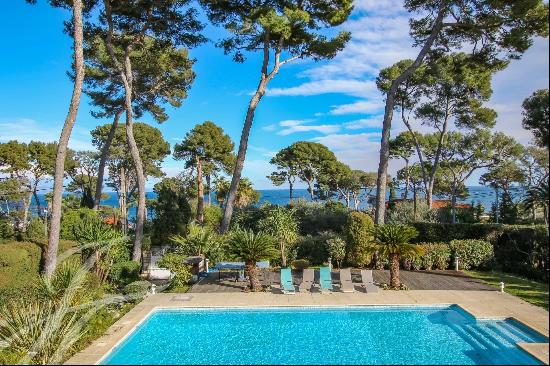 Cap d'Antibes / Californian style villa / Sea view