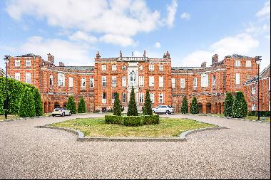 A stunning three bedroom penthouse apartment in an exceptional Grade I listed building.