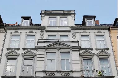 Old building flat in renovated art nouveau house in Oststadt