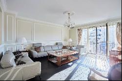 Avenue George V - Ideal pied-à-terre 3 bedroom open view