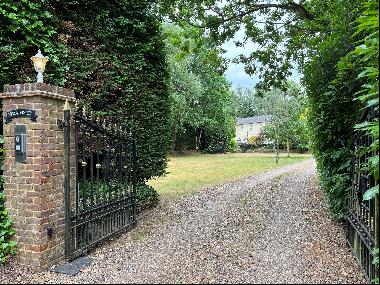 Seven bedroom home in the St George's Hill Estate with the benefit of planning permission 