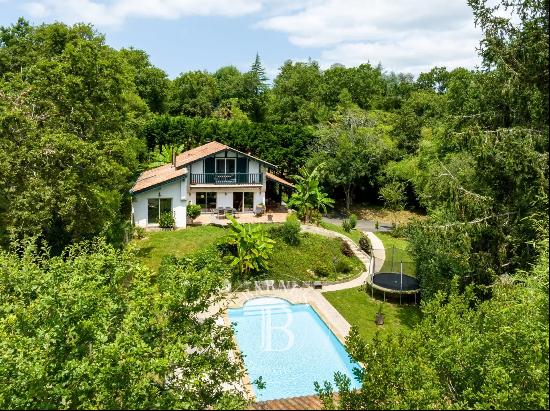 SAINT PEE SUR NIVELLE, HOUSE WITH SWIMMING POOL